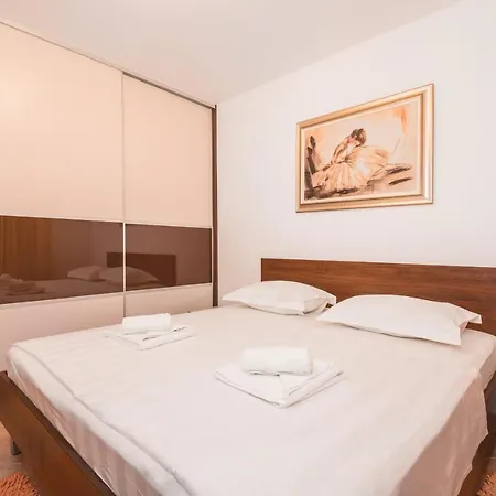 Appartement Sorgo - Three Bedroom With Terrace