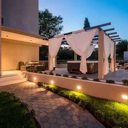 Sorgo - Three Bedroom With Terrace *